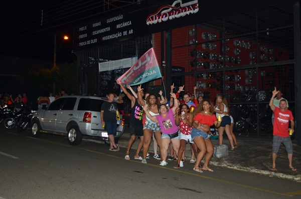 Os manifestantes se encontraram na avenida João Gonçalves Leite, na zona Leste de Votuporanga (Foto: A Cidade)