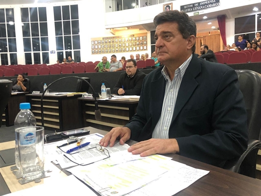 Vereador Osmair Ferrari (PP) aproveitou seu tempo na tribuna para relatar a infestação (Foto: Fábio Ferreira/A Cidade)