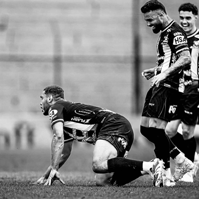 Luizão em sua comemoração característica; ele já tem dois gols na Copa Paulista (Foto: Pedro Zacchi)