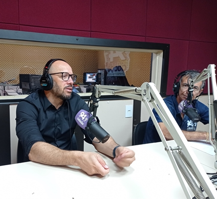 O técnico do CAV, Rogério Corrêa, foi entrevistado ontem na rádio Cidade FM  (Foto: Pedro Zacchi)