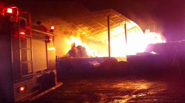 Incêndio de grandes proporções atinge fábrica