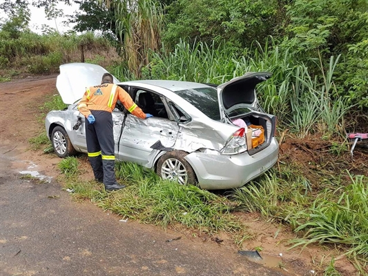  Colisão entre carro e caminhão provocou morte de duas pessoas (Foto: Lucas Ribeiro/Arquivo Pessoal) 