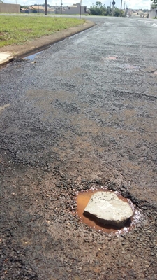 a Secretaria de Obras informou que o cronograma da operação de tapa-buracos continua no município (Foto: Colaboração/Leitor)