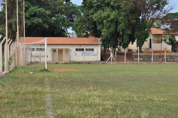 Prefeitura busca solução para campo de futebol