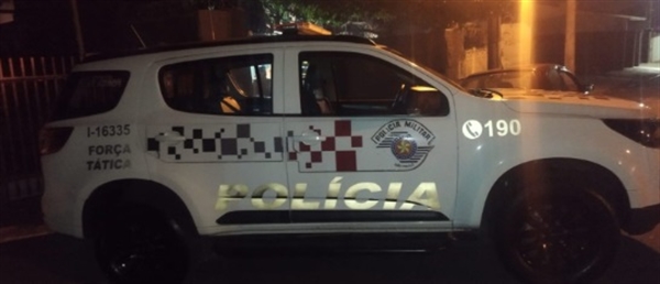 Ao perceber a aproximação da equipe policial, o indivíduo tentou empreender fuga, mas foi prontamente acompanhado (Foto: Divulgação)