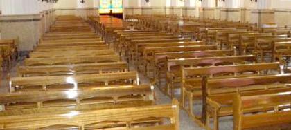 Igreja Matriz está com 165 bancos novos