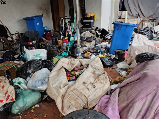 Ação conjunta envolveu Vigilância Sanitária, Ambiental e Serviços Urbanos após sucessivas denúncias de moradores (Foto: Prefeitura de Votuporanga)