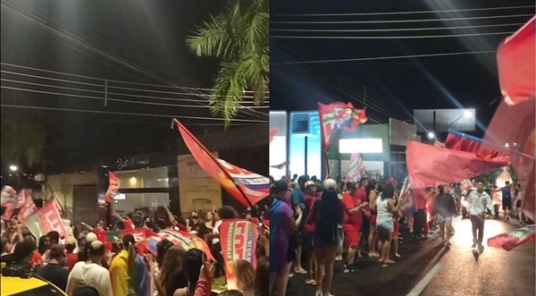 Na avenida do Assary, apoiadores do presidente Luiz Inácio Lula da Silva comemoraram a vitória na noite de anteontem  Foto: A Cidade
