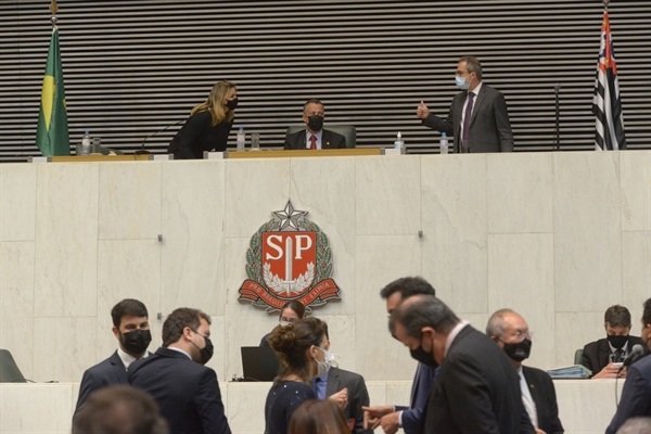 Projeto aprovado pela Alesp que acaba com a meia-entrada para estudantes e idosos deve ser vetado pelo governo de SP (Foto: Alesp)