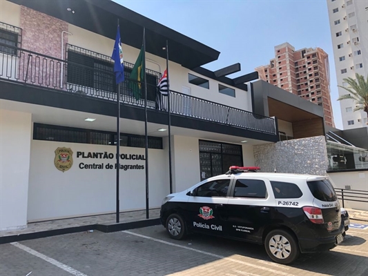 A acusada foi flagrada com potes de Nutella e peças de carnes nobres, como picanha e contrafilé que furtou do supermercado (Foto: A Cidade)