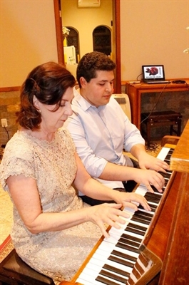 A dupla votuporanguense Teresinha Bataglia e André Pignatari Filho, com o recital Piano em Cena (Foto: Arquivo Pessoal)