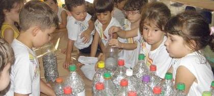 Crianças arrecadam lacres para o Hospital do Câncer