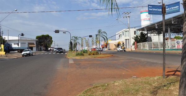 Rua Rio de Janeiro pode ter semáforo