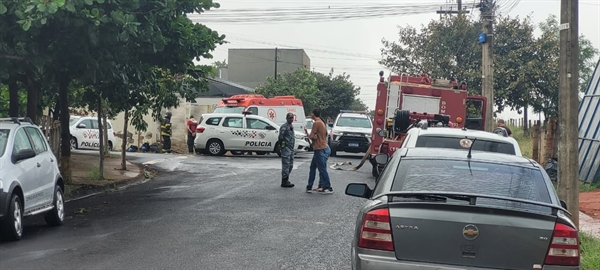 Homem faz mulher e bebê de 8 meses reféns em residência em Votuporanga (Foto: A Cidade)