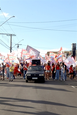 Juventude de Votuporanga foi às ruas em apoio ao presidente Luiz Inácio Lula da Silva, então candidato à reeleição  Foto: Gabriely Cassimiro