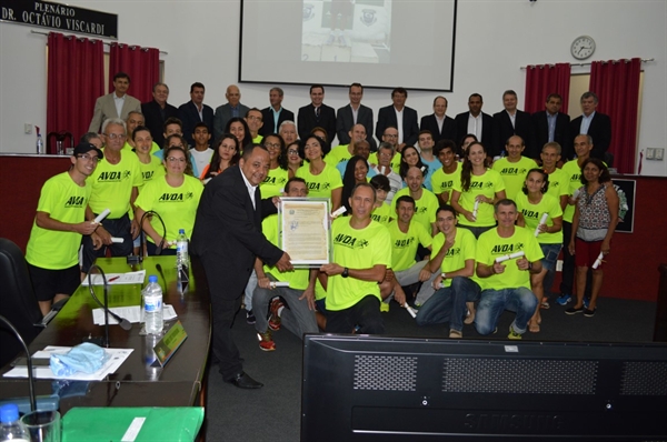 Câmara Municipal homenageia atletas da  Associação Votuporanguense de Atletismo