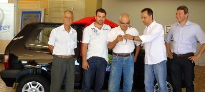 Santa Casa entrega carro da "Saúde que dá prêmios"