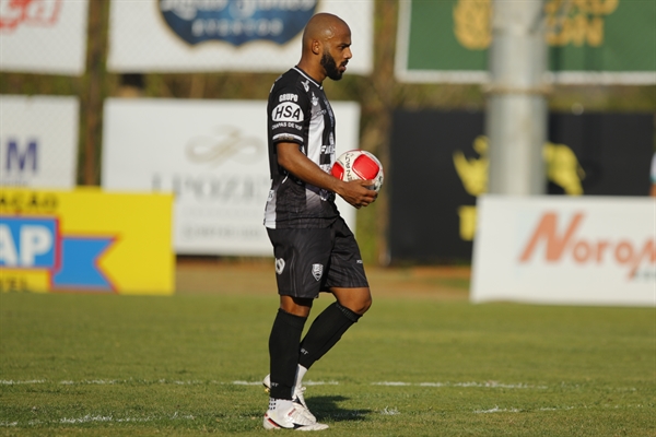 Na Votuporanguense, o volante Jonatas Paulista conquistou uma vaga para uma competição nacional (Foto: José Luis Silva/Ag. Paulistão)