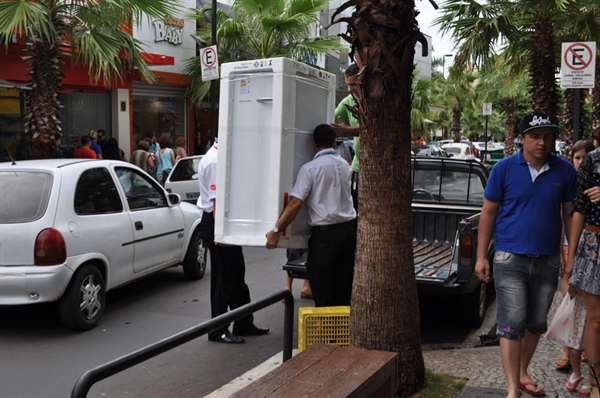 Procon orienta a melhor maneira de realizar as trocas de presentes de Natal no comércio do município