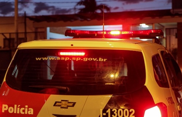 A PM de Votuporanga deteve um homem de 29 anos por posse ilegal de arma de fogo de uso permitido (Foto: Arquivo Pessoal)