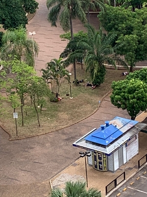 Moradores em situação de rua deixaram a Concha Acústica e migraram para a Praça São Bento, levando para lá os mesmos problemas (Foto: Reprodução)