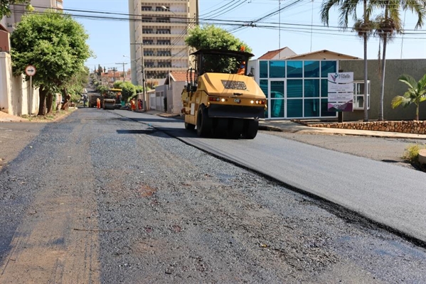  Nos últimos dias, o bairro Coester foi contemplado com a renovação asfáltica e a sinalização de solo (Foto: Divulgação)