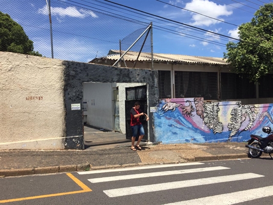 Escola Estadual Profª. Uzenir Coelho Zeitune; as votações estão ocorrendo normalmente nas zonas eleitorais de Votuporanga (Foto: Gabriele Reginaldo/A Cidade)