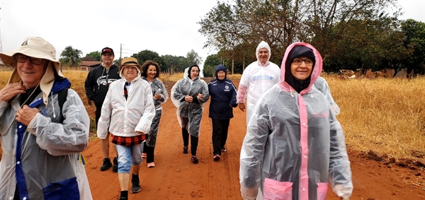 O frio e a chuva não impediram o grupo “Pé na Estrada” de caminhar no município de Cardoso (Foto: Grupo Pé na Estrada)