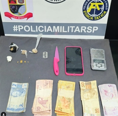  Com o traficante, os policiais militares de Votuporanga encontraram porções de crack e uma porção bruta de cocaína (Foto: Divulgação)