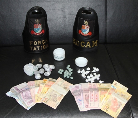 Entorpecentes apreendidos em poder adolescentes 