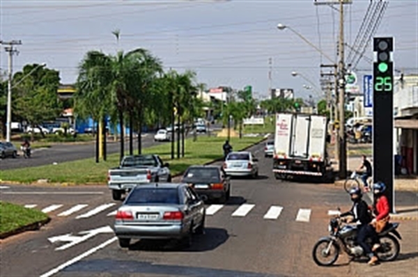 Prefeitura investe em semáforos de Led