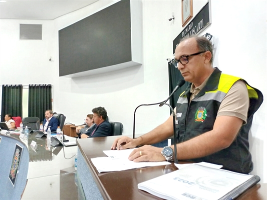 Na tribuna da Câmara, o sargento Marcos Moreno disse que as escolas de Votuporanga são seguras (Foto: Assessoria)