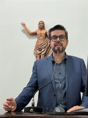 Dr. Leandro disse que a gestão do atual presidente da Câmara, Daniel David, é pífia e cobrou a contratação de assessores (Foto: Assessoria)