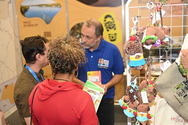 O evento reúne em São Paulo o Consórcio Intermunicipal Turístico “Maravilhas do Rio Grande” (Cotimarg), a Associação dos Municípios da Araraquarense (AMA) e representantes das prefeituras de Jales e Magda (Foto: Sebrae-SP)