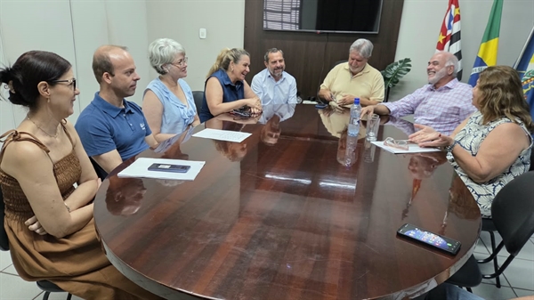 Prefeitura e Apae alinham solução conjunta para manutenção de monitores no transporte de alunos (Foto: Prefeitura de Votuporanga)
