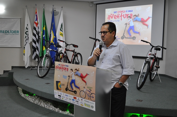 O presidente da ACV, Valdeci Merlotti, falou sobre as novidades e premiações da campanha do Dia das Crianças  (Foto: Érika Chausson/A Cidade)