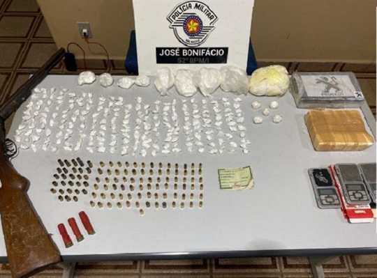 Foi encontrada uma quantidade um pouco superior a três quilos de cocaína, no valor de R$ 300 mil (Foto: Divulgação)