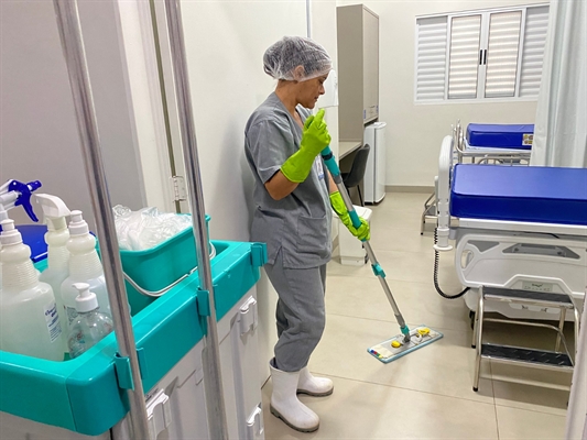 Novos protocolos de limpeza adotados pela Santa Casa de Votuporanga reduziram em mais de 25% o risco de infecção hospitalar (Foto: Santa Casa)