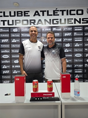Valdir José Teixeira, conhecido no meio esportivo como “Dirão”, e o diretor de futebol do CAV, Rogério Fernandes (Foto: Arquivo pessoal)