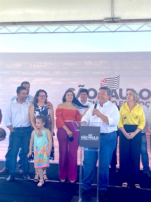 A festa, que já era grande em razão das conquistas previamente anunciadas, ficou ainda melhor com o anúncio de mais investimentos no município (Foto: Assessoria)