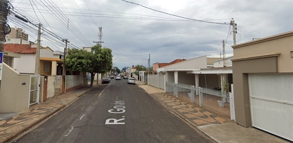 A rua Goiás será inteiramente recapeada, segundo o prefeito Jorge Seba, com um investimento de R$ 300 mil  (Foto: A Cidade)