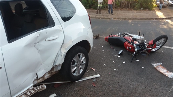 Acidente ocorreu no cruzamento entre a avenida Antônio Augusto Paes a rua João Vilar Pontes (Foto: A Cidade)