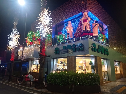 A Joia Ótica e Relojoaria inaugurou a sua tradicional decoração de fim de ano  (Foto: A Cidade)