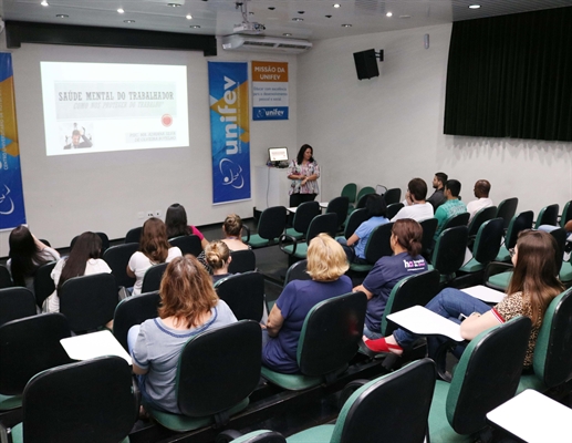 As atividades, realizadas no Auditório do Campus Centro, tiveram o objetivo de orientar e conscientizar os colaboradores da Instituição sobre o tema (Foto: Divulgação/Unifev)