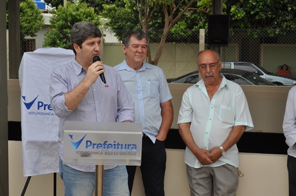 Prefeito Júnior Marão entrega praça e já anuncia inauguração de mais cinco obras para esse ano