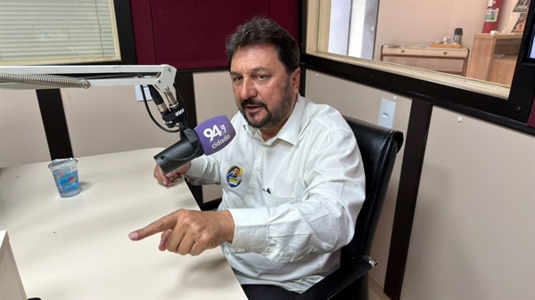 Eduardo Vianna Tedeschi, conhecido como Dr. Tedeschi, participou ontem da rodada de entrevistas da Rádio Cidade FM com candidatos da região   Foto: A Cidade