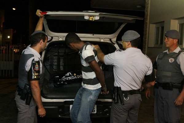 PM cumpre mandado e prende jovem pela segunda vez