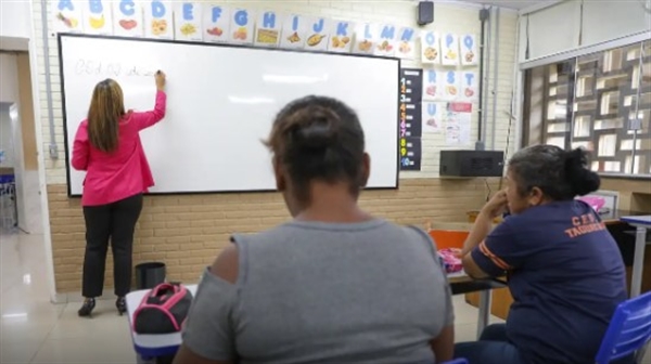 O pagamento do benefício do programa Pé-de-Meia tem início nesta segunda-feira (25) e segue até a próxima segunda (2), para alunos de ensino médio da rede pública (Foto: Agência Brasil 