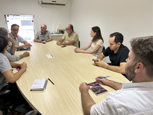 Diretores da ACV e da Apravel se reuniram para definir os detalhes da campanha de Natal, que será lançada dia 28 (Foto: ACV)