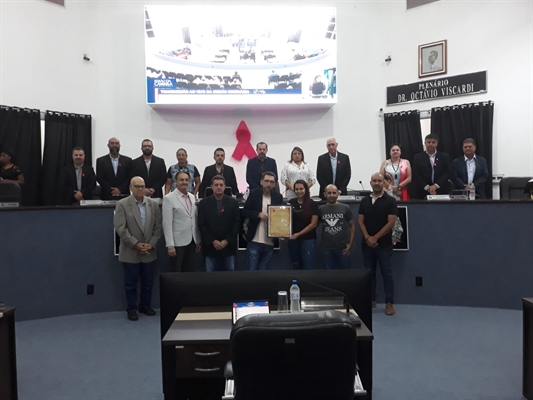 A merendeira Beatriz Domingues de Souza foi homenageada na Câmara Municipal por seu trabalho de inclusão nas escolas  (Foto: A Cidade)